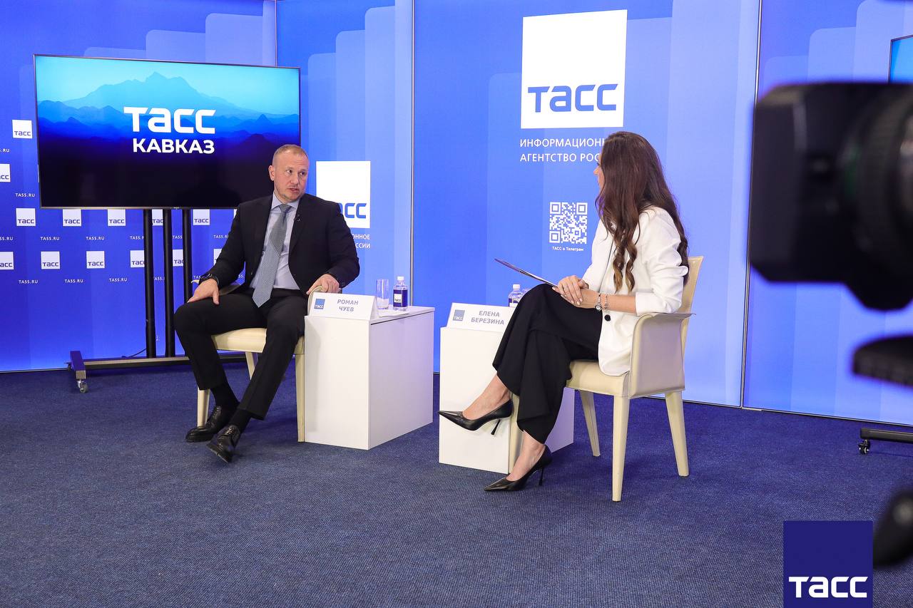 Реконструкция международного терминала аэропорта Владикавказ завершится в конце 2026 года Об этом на пресс конференции ТАСС Кавказ сообщил заместитель генерального директора Новапорт Холдинг Роман Чуев Новый терминал позволит увеличить долю международных рейсов В 2027 году приступят к реконструкции взлетно посадочной полосы аэропорта стоимостью 700 млн рублей С начала года аэропорт Владикавказ принял 640 тысяч пассажиров Несмотря на прогнозируемое умеренное снижение пассажиропотока на уровне 5 Чуев отметил что основная задача сохранять направления полетов которые уже наработаны Вести Алания Владикавказ