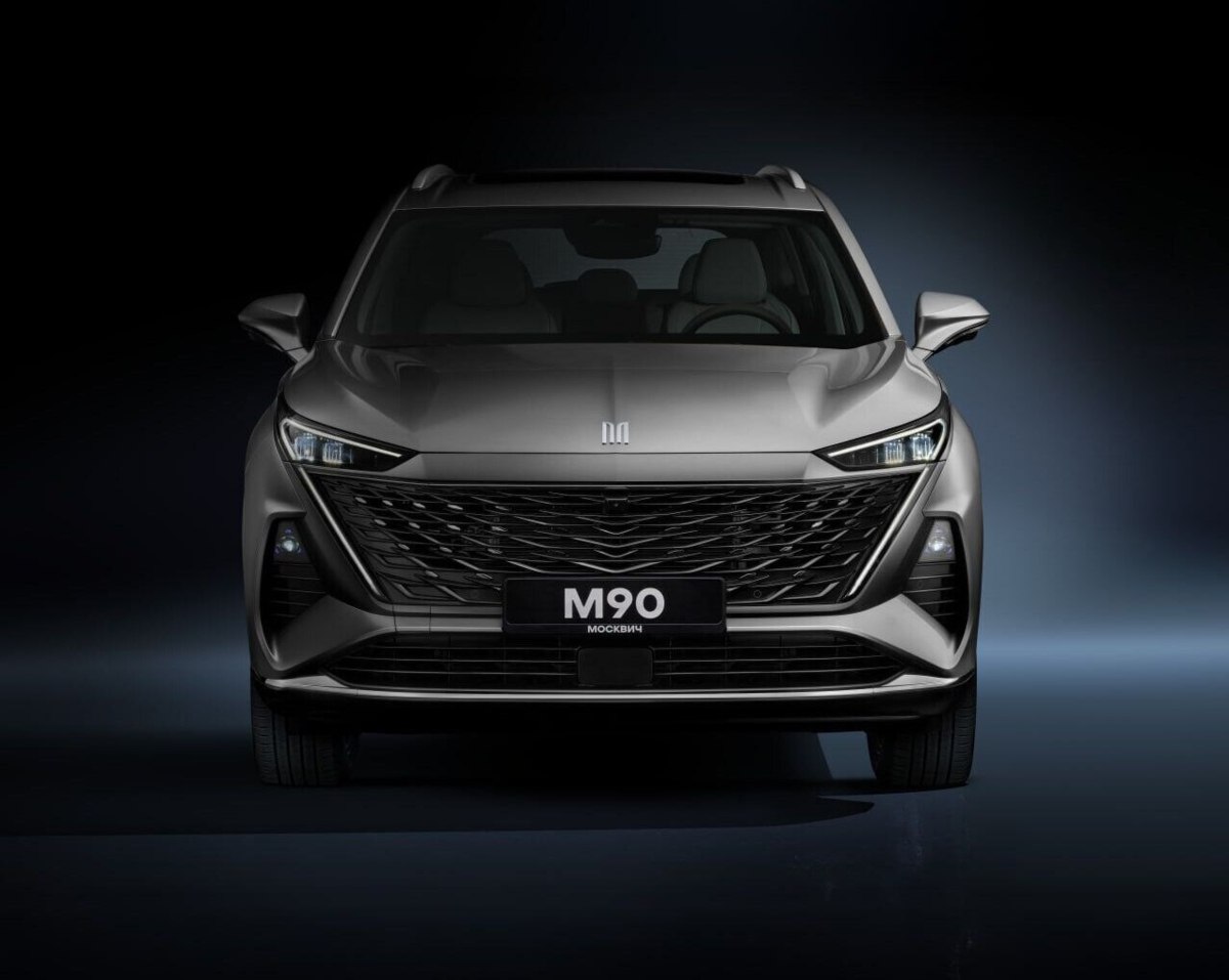 Москвич начал производство двух новых автомобилей кроссоверов М70 и М90 Технические характеристики и комплектации автопроизводитель пока не раскрывает СМИ писали что машины могут делать на базе китайского SAIC vc ru transport 2652504