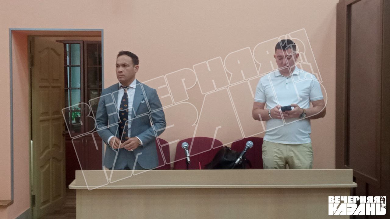 Имущество родственников экс-мэра Бугульмы обратили в доход государства Суд удовлетворил требования прокуратуры о взыскании имущества на 115 миллионов рублей, приобретенного на неподтвержденные доходы Линаром Закировым и членами его семьи. В ходе проверки выяснилось, что расходы по покупке недвижимости семьи экс-мэра Бугульмы не соответствуют заявленным доходам: с 2016 по 2022 годы он оформил на имя матери две квартиры и одно помещение в Москве и Казани, на тестя — дом с участком и квартиру в Сочи, на тещу — Porsche Cayenne. Подписаться на «Вечерку»