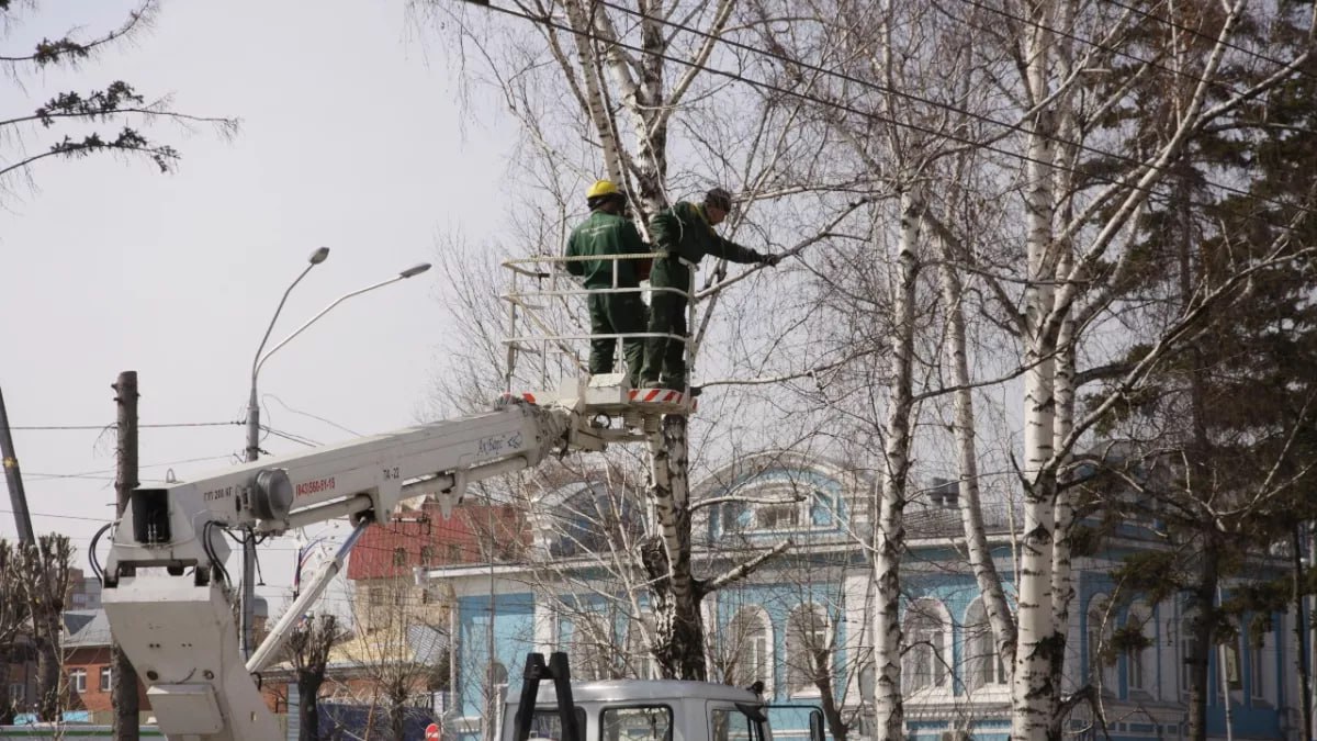 ТОЛК новости Барнаула Алтайского края и Республики Алтай В Барнауле меняют Правила благоустройства Изменения и дополнения коснутся сроков вывоза порубочных остатков запрещенных видов деятельности в городских лесах правил складирования твердых коммунальных отходов условий выдачи разрешения на проведение земляных работ и ряд других положений Особое внимание уделено вопросам сроков уборки снега сброшенного при очистке крыш зданий Планируется что они будут сокращены Также особое внимание уделили правилам восстановления благоустройства при проведении земляных работ Новые изменения в Правила благоустройства действительно коснутся многих предприятий и организаций поэтому необходимо организовать с ними конструктивное обсуждение этого вопроса Тщательная проработка документа на этапе подготовки позволит предложить продуманный вариант от подробнее на канале ТОЛК новости Барнаула Алтайского края и Республики Алтай