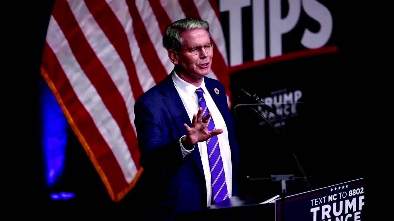 Глава Минфина США Скотт Бессент призвал Палату представителей заранее рассмотреть вопрос о повышении потолка задолженности страны. Он заявил, что Штаты уже в августе смогут столкнуться дефолтом — в то время, когда Конгресс будет на каникулах. «Поскольку существует значительная неопределенность в прогнозировании денежных потоков правительства на месяцы вперед, невозможно точно определить, на сколько хватит денежных средств и чрезвычайных мер. Тем не менее, по результатам проверки поступлений за апрельский налоговый период высока вероятность, что у федерального правительства закончатся деньги... уже в августе», — указано в письме Бессента. Откладывание решения о потолке задолженности может иметь негативные последствия для финансовых рынков, правительства, бизнеса, а также подорвать доверие со стороны предпринимателей и потребителей, пишет министр финансов. «Неспособность приостановить или увеличить лимит госдолга нанесет ущерб нашей финансовой системе и ослабит безопасность Америки», — заключает он. В марте госдолг США превышал $36,6 трлн., что составляет более 122% ВВП страны. Объем долгосрочного госдолга США составляет 40% от мирового объема. Старый мем «А вы размер госдолга США видели?!» заиграл новыми красками, уважаемые читатели.
