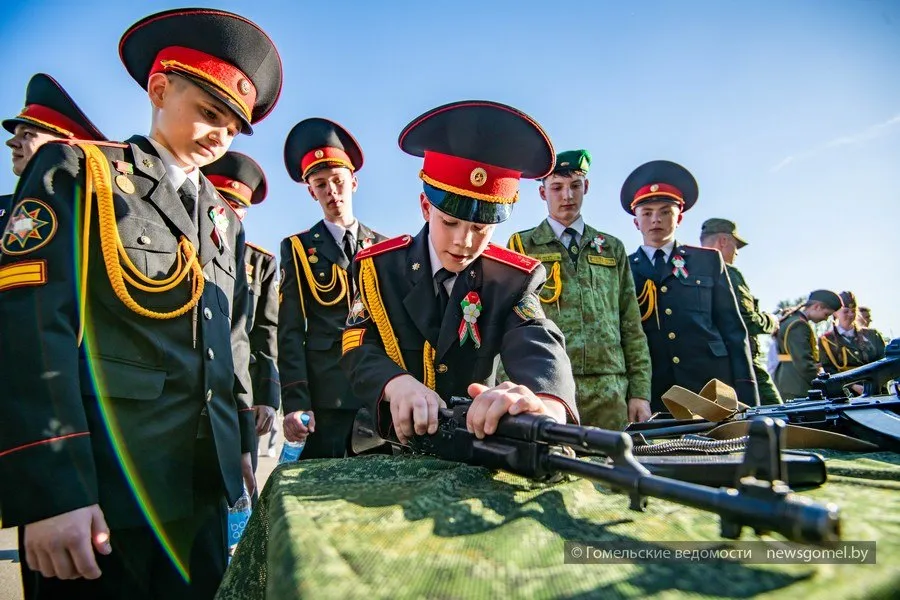В Гомеле на II Военно патриотическом форуме Гомельщина делится опытом воспитания патриотов II Военно патриотический форум открыли в Гомеле на базе войсковой части 5525 Он собрал более 300 участников из разных уголков Беларуси
