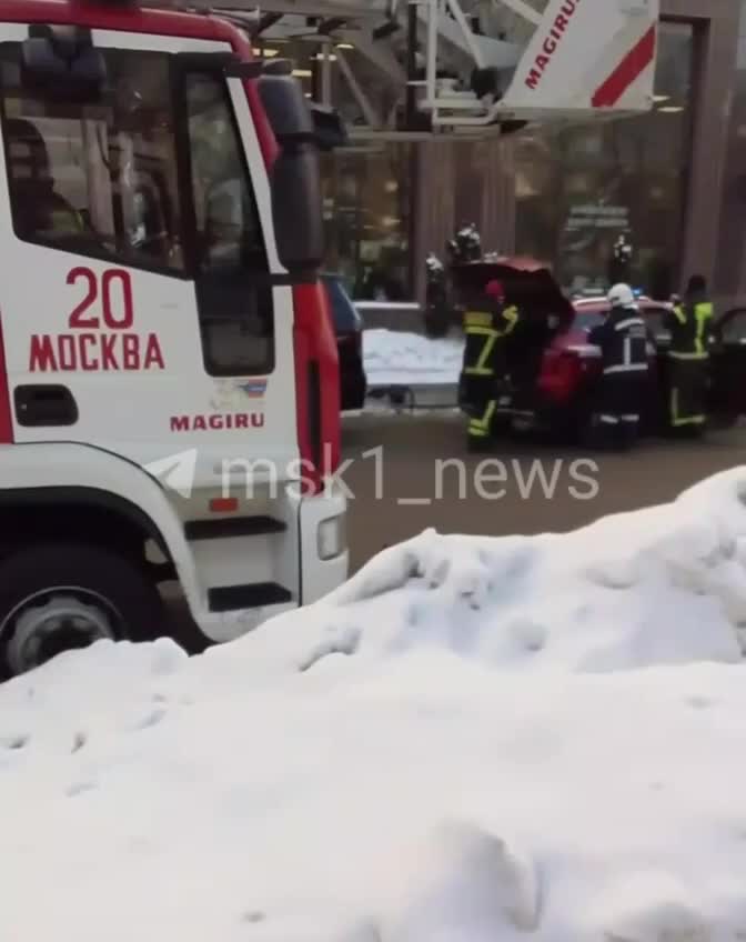 Пожар в здании редакции 'Известия' в Москве: эвакуация сотрудников и ликвидация возгорания