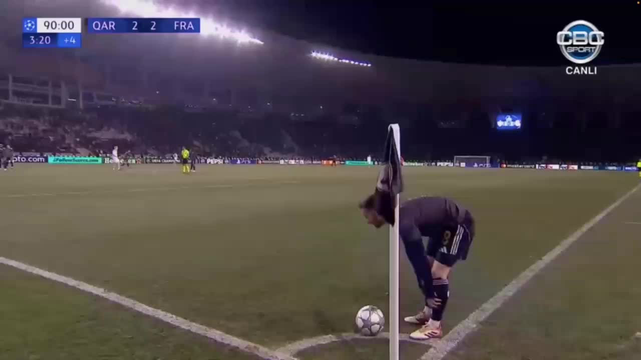 Карабах одержал победу над Айнтрахтом в Лиге Чемпионов, сохранив шансы на плей-офф