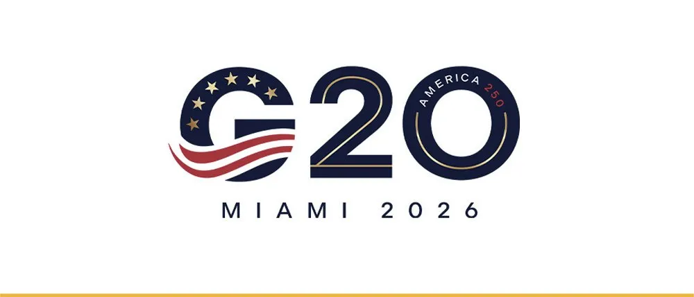 Россия приглашена к участию в саммите G20 в США на высшем уровне заявил в ответ на вопрос РИА Новости замглавы МИД РФ Александр Панкин Есть приглашение присутствовать на самом высоком уровне но мы посмотрим ближе к дате Бог знает что произойдет до этого сказал Панкин журналистам в ООН Как отметила ранее в интервью РИА Новости шерпа России в G20 Светлана Лукаш американское председательство очень рассчитывает на участие всех лидеров стран G20 в будущем саммите По словам собеседницы США готовятся к возможному приезду на мероприятие президента РФ Владимира Путина Саммит G20 США планируют провести в декабре 2026 года в Майами