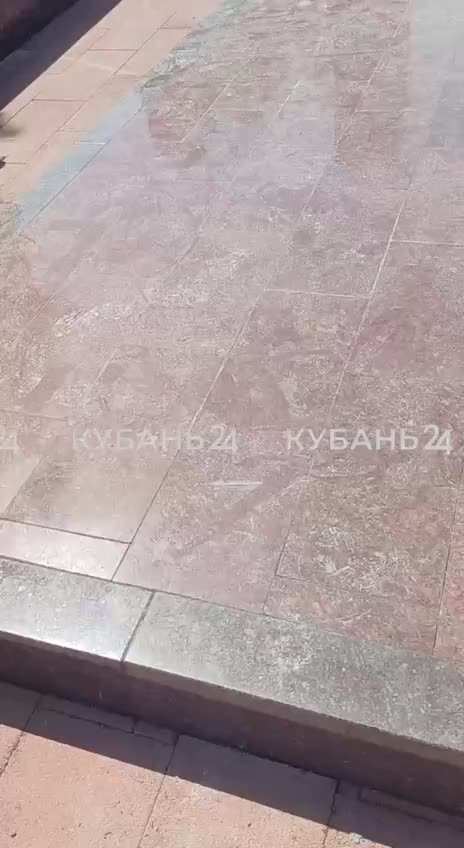 Две девушки прикурили от Вечного огня в Новороссийске: полиция проводит проверку