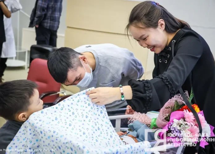 Многодетные семьи Якутии получат дополнительные меры поддержки с 2026 года Поддержка многодетных семей в России усиливается С 2026 года семьи с двумя и более детьми чей доход на человека не превышает 1 5 прожиточного минимума смогут получать новую семейную налоговую выплату Подробнее читайте по ссылке Фото Мария Васильева ЯСИА yk24 ru в MAX Telegram ВК VK Видео