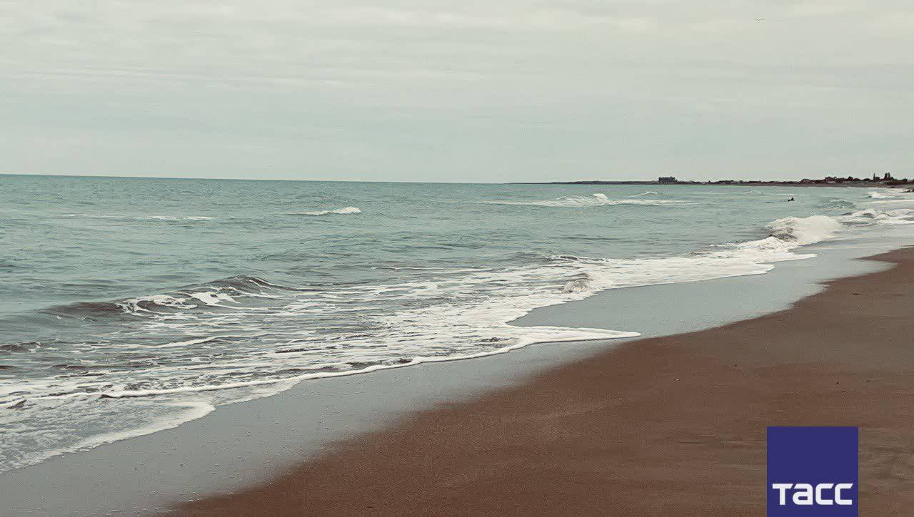 Новые острова обнаружены в акватории Каспийского моря из-за падения уровня воды.   Дагестанские ученые заметили на новых территориях растения и птиц, сообщил ТАСС директор государственного природного биосферного заповедника "Дагестанский" Курбан Куниев.