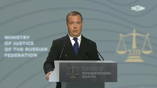 Медведев о нехватке уполномоченных для мирного договора на Украине