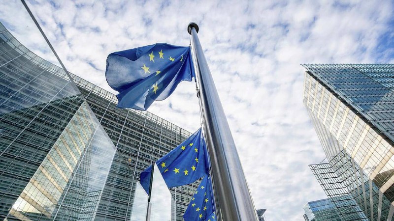 Еврокомиссия предложила увеличить бюджет ЕС на 2028-2034 года на €800 млрд. В таком случае, общий объем бюджета составит €2 трлн.