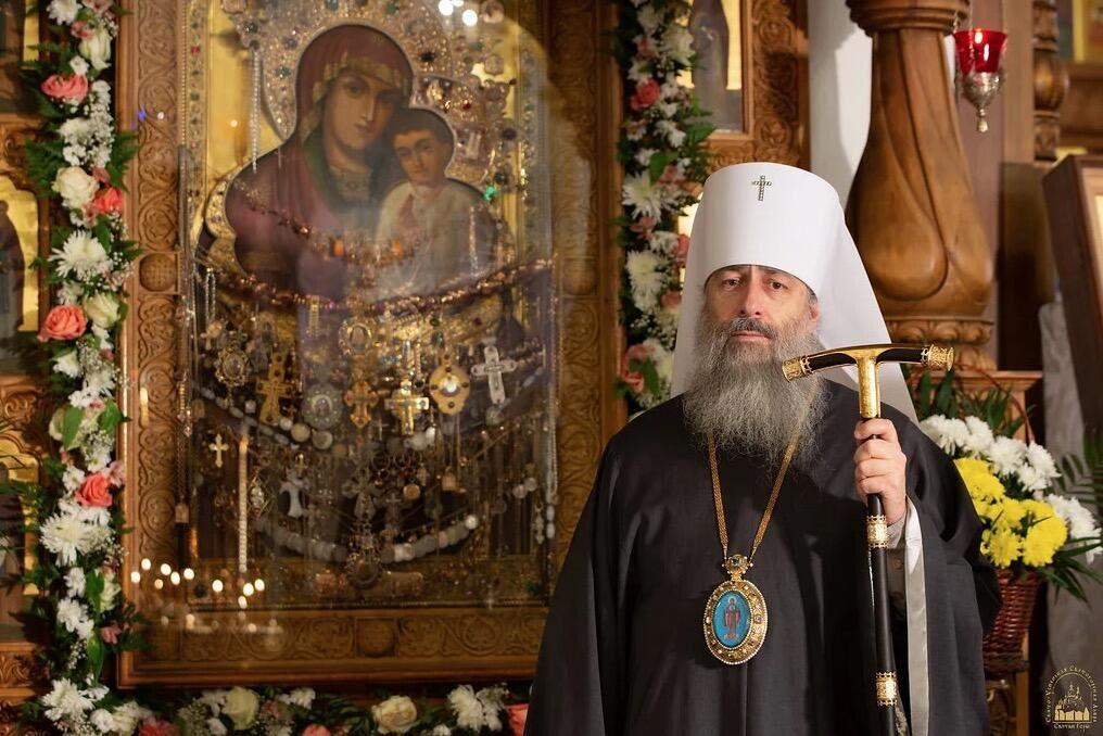 На Украине митрополита УПЦ Арсения вновь заключили под стражу на 60 дней Наместнику Святогорской лавры вменяют оправдание российской агрессии В суде Днепропетровска священнику стало плохо и скорая увезла его с гипертоническим кризом но вскоре вернула обратно на заседание сообщает Союз православных журналистов Этот арест уже второй для митрополита Сразу после недавнего освобождения Арсения из СИЗО его снова задержали сотрудники СБУ В монастыре говорят что у него отобрали лекарства и держат в камере при 10 градусах тепла   Подпишитесь на Абзац TG VK Дзен MAX Rutube