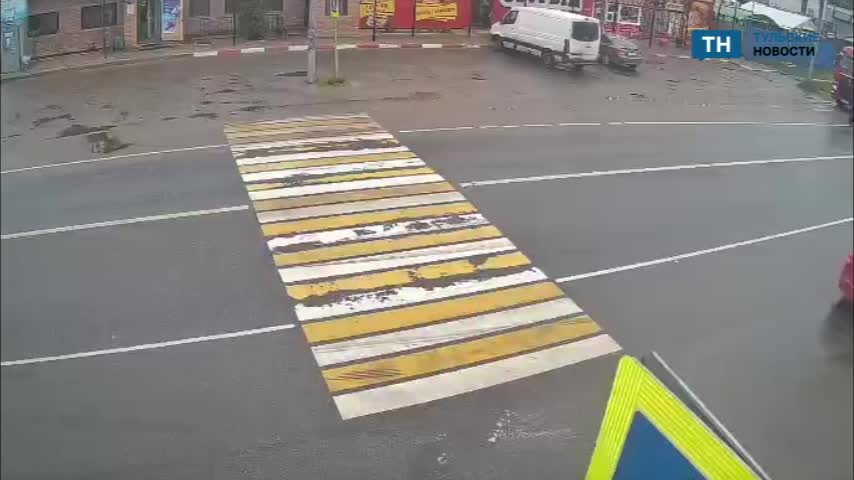 Авария с мотоциклистом и пешеходом в деревне Большие Калмыки