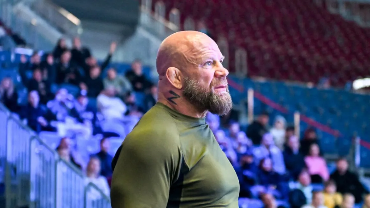 Джефф Монсон заявил Матч ТВ что остался доволен решением исполкома Международной федерации ММА допустить юниоров из России к турнирам с флагом и гимном Это решение давно назревало потому что Россия в принципе не должна быть отстранена Очень доволен решением IMMAF Не стоит смешивать спорт и политику ведь многие спортсмены из России пострадали из за этого Рад что хотя бы юниорам разрешили соревноваться со своим флагом и гимном а Союз ММА России был восстановлен в правах news matchtv Наш канал в MAX Денис Бушковский Матч ТВ