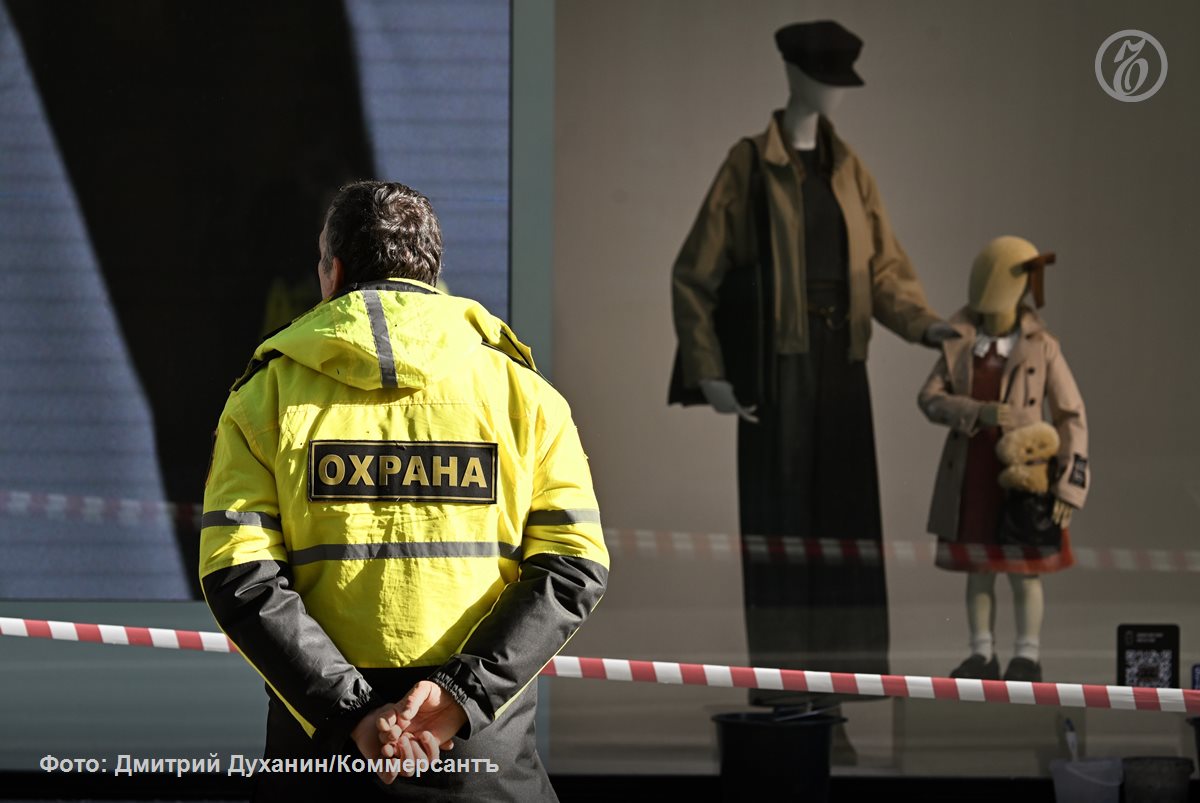 Из за роста убытков страхование от терактов стало невыгодным В 2025 году убыточность в сегменте страхования от террористических актов и диверсий выросла в несколько раз и превысила 100 По словам участников рынка это связано с ростом страховых случаев и уже привело к значительному увеличению тарифов и франшиз По нашим оценкам прямые убытки в нефтегазовой отрасли от ударов БПЛА уже давно перевалили за 100 млрд руб а вместе с потерей прибыли и косвенными убытками более 1 трлн руб говорит эксперт Для некоторых объектов в рисковых локациях вероятность инцидента перестает быть случайной что делает страхование практически невозможным Ъузнал