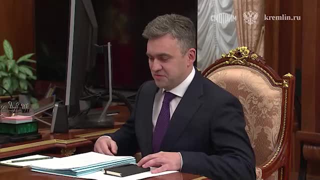 Путин обсудил с Воскресенским развитие текстильной промышленности и поддержку малых городов
