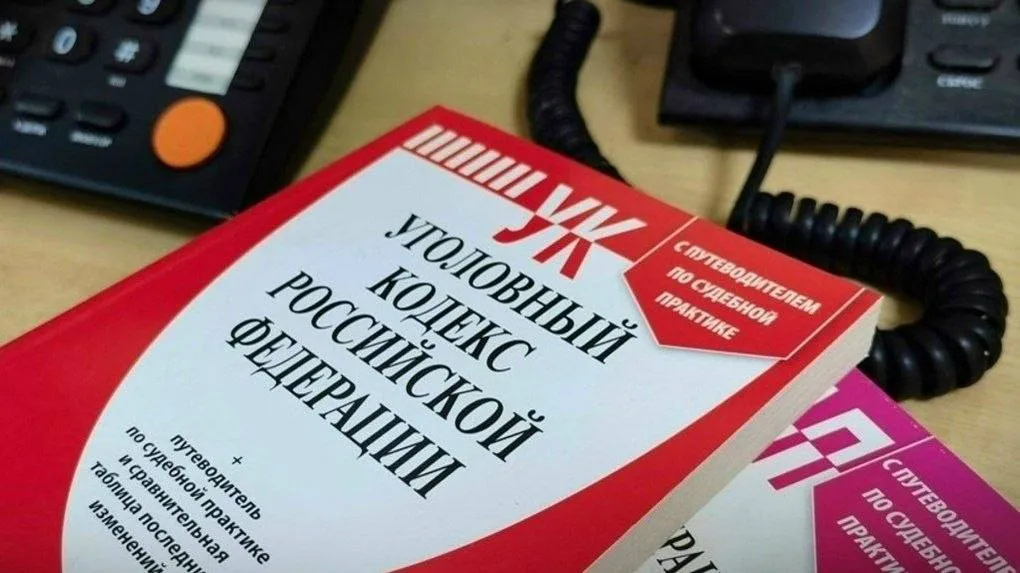 Житель Ставрополя стал фигурантом уголовного дела после дорожного конфликта В ОВД поступило два встречных заявления от ставропольчан по факту произошедшего между ними конфликта Полицейские выяснили что между 22 летним и 44 летним соседями возник скандал из за очередности проезда во дворе многоэтажки Конфликт продолжился на лестничной площадке тот что постарше ударил того что помладше кулаком в лицо Фигуранта доставили в отдел полиции где он признался в содеянном По данному факту возбуждено уголовное дело по статье Умышленное причинение средней тяжести вреда здоровью сообщили в пресс службе регионального УМВД ЧП Ставрополь Все новости ЧП также доступны в Max