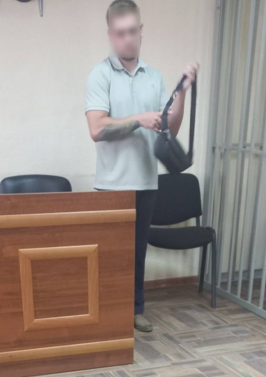 Суд вынес приговор за призывы к экстремистской деятельности в интернете 30-летний мужчина публиковал в интернете призывы к осуществлению насильственных действий в отношении групп лиц, выделенных по признакам национальности и территории происхождения. Суд назначил наказание в виде 2,5 лет лишения свободы условно. Также его лишили права администрировать сайты, каналы, страницы и чаты в сети Интернет. Кроме того, суд конфисковал мобильный телефон осужденного. Приговор не вступил в законную силу, сообщила прокуратура города Севастополя. Вести Севастополь
