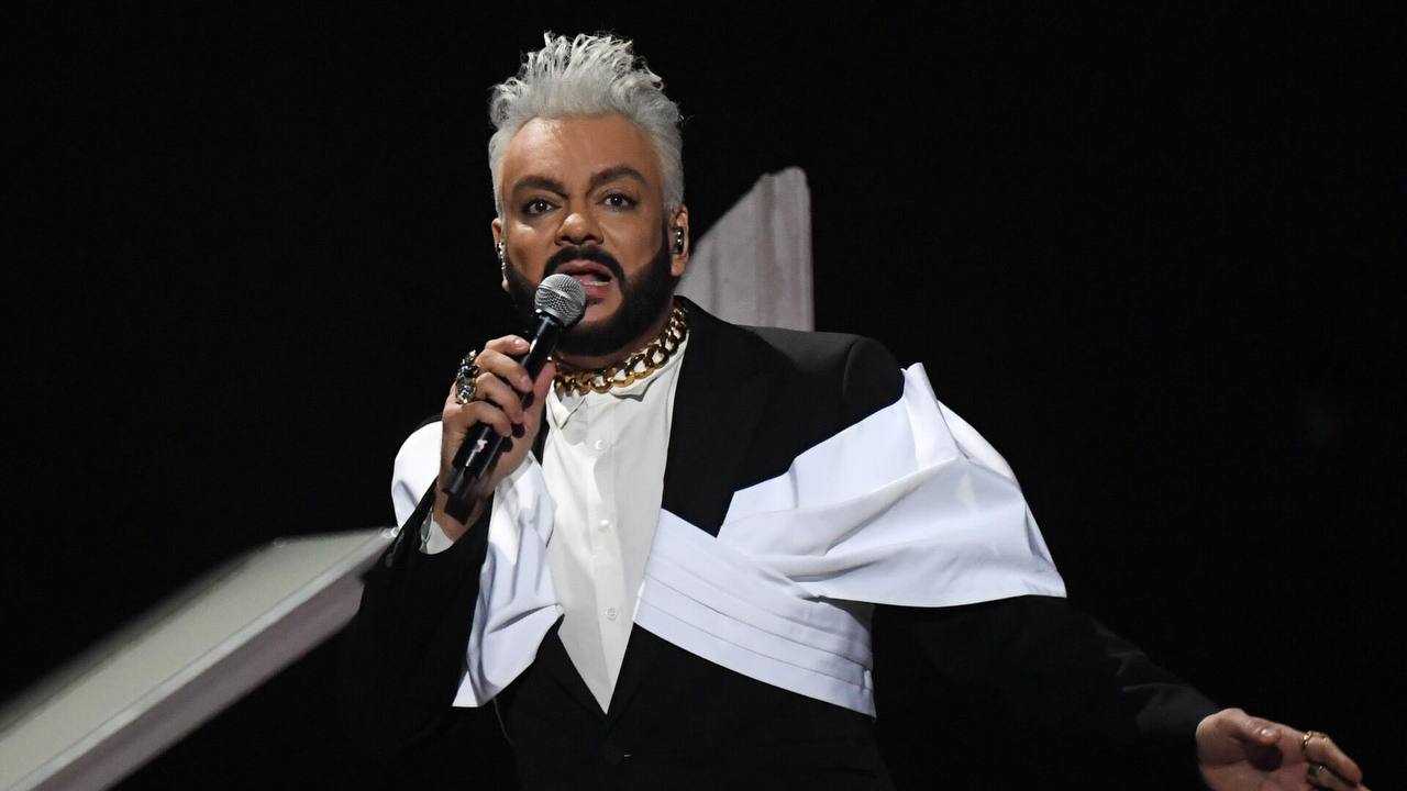 Самые дорогие артисты на корпоративах Ленинград и Киркоров По данным ивент агентств выступление Ленинграда на новогоднем корпоративе стоит от 20 млн рублей а гонорар Филиппа Киркорова начинается от 12 млн За ним идут Григорий Лепс от 10 млн Леонид Агутин от 8 млн и Любовь Успенская от 5 млн Корпоративы с такими звёздами точно не для скромного бюджета Кубанские Новости   Мы в MAX