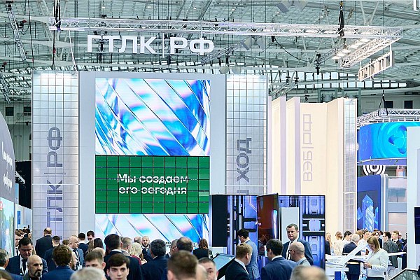 ГТЛК подводит итоги 2025 года В 2025 году ГТЛК вышла на принципиально новый уровень развития Компания получила статус института развития свидетельство масштаба деятельности компании и ее системной значимости для российской экономики ГТЛК вошла в состав специальной рабочей группы по координации деятельности институтов развития при Совете при Президенте по нацпроектам возглавляемой председателем ВЭБ РФ Об этом сообщает AVIA RU Новый этап развития подчеркнул новый бренд компании ГТЛК РФ Сегодня ГТЛК предлагает универсальные финансовые и лизинговые решения для достижения национальных целей и технологического лидерства оставаясь надежным мостом между государством бизнесом и финансовыми организациями заявляют в компании aviaru net n291333