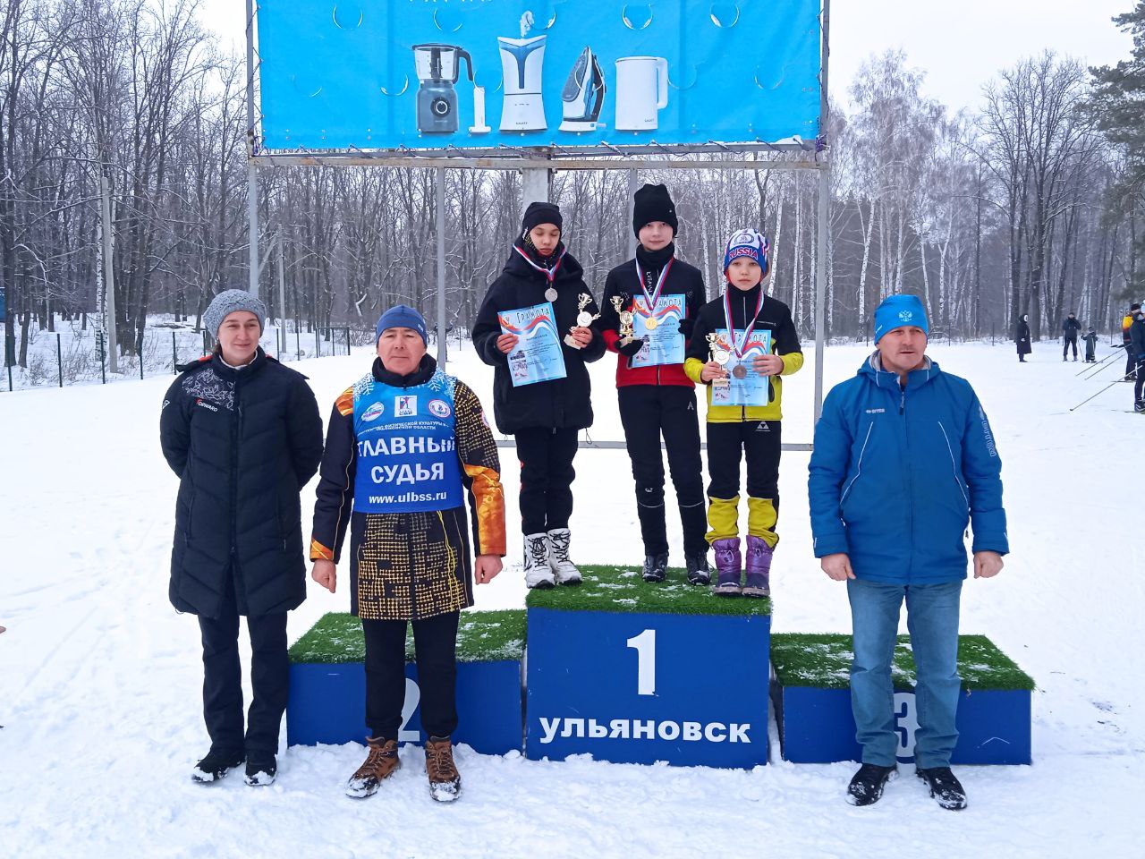 Сегодня на б/ц "Заря" прошло Первенство ОГБУ ДО "УСШОР по биатлону" среди юношей и девушек 2012-2013 г. р., 2014-2015 г. р. Победители и призёры соревнования: Спринт юноши 1,8 км 1 м - Елагин Денис 2 м - Карманов Антон 3 м - Баранов Степан девушки 1,8 км 1 м - Фазлеева Лейла 2 м - Финогенова Дарья 3 м - Михайлова Елена Спринт юноши 1 км 1 м - Сибгатуллов Тимофей 2 м - Тимков Роман 3 м - Бердников Роман девушки 1 км 1 м - Анненкова Маргарита 2 м - Фомина Елизавета 3 м - Тимкова Марьяна