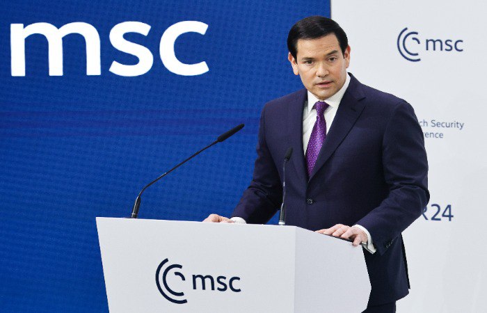 Марко Рубио заявил что обсудил украинское урегулирование со своими коллегами по G7 Мы обсудили инициативы по завершению конфликта между Россией и Украиной достижение стабильности в Венесуэле пути борьбы против глобальных угроз чтобы добиться мира и процветания во всем мире написал он в соцсети об этой встрече Фото EPA ТАСС interfaxonline