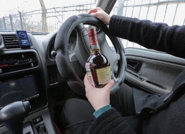 8 месяцев строгого режима получил мужчина за вождение в пьяном виде в Ангарске Автомобиль, зарегистрированный на супругу осужденного, конфискован Читать подробнее на сайте...