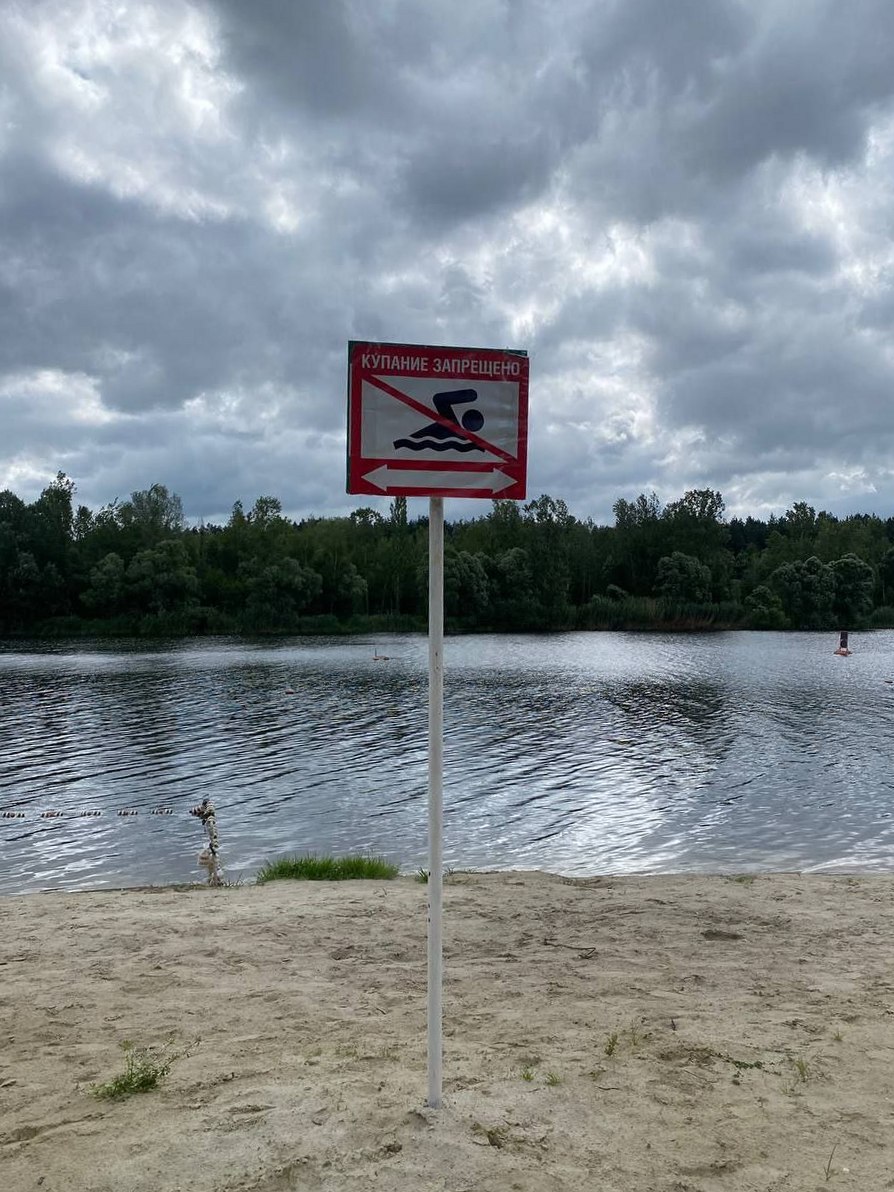Пляж на Везельской в Белгороде закрыт для купания  Место отдыха не прошло проверку Роспотребнадзора, сообщили в Белгорблагоустройстве.  Возможной причиной загрязнения воды стали недавние ливни.  — Причиной неудовлетворительных проб стали, скорее всего, недавние ливни, которые устроили водоёму «грязевые ванны». Как только вода придёт в норму, купание разрешат, — сказано в сообщении коммунальной службы.  Пляжи на Речной, Песчаной, Донецкой и Корочанской работают в обычном режиме.     Поддержать бустом
