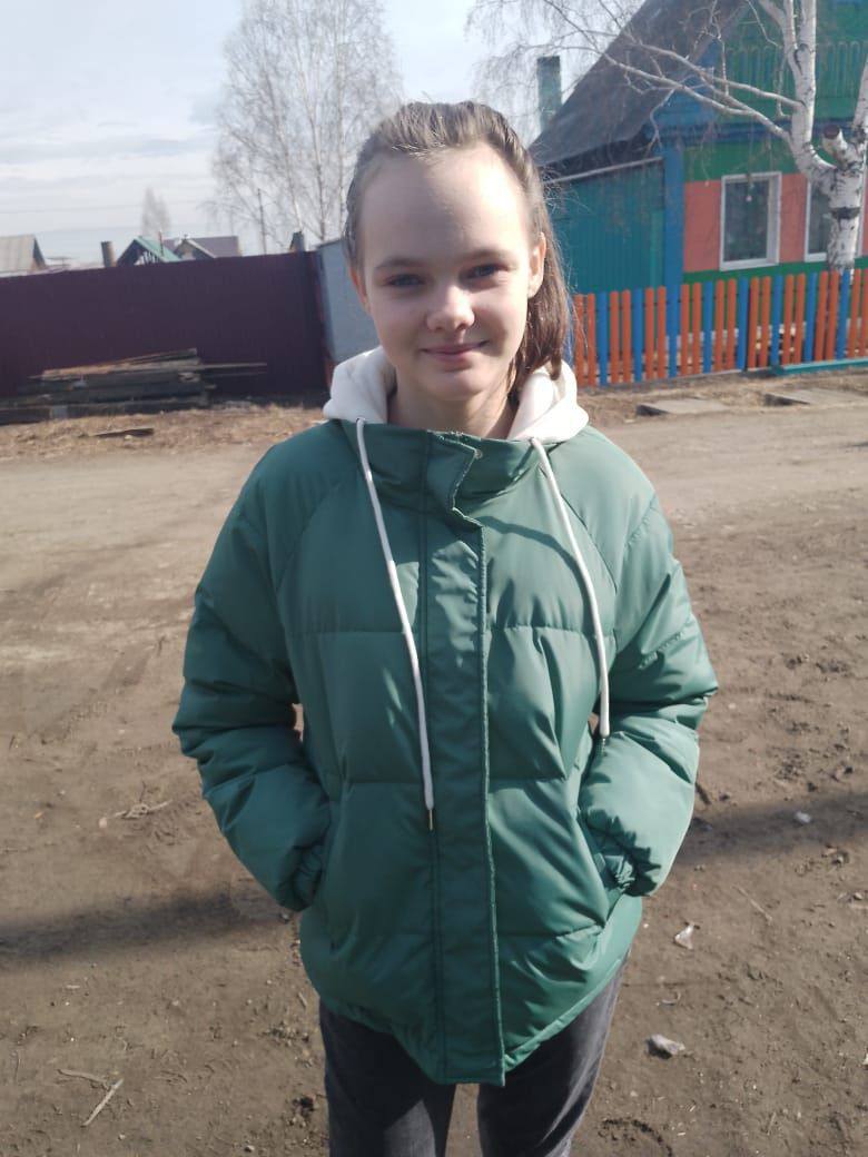 В Нижнеудинском районе полицейские разыскивают семиклассницу Марию Подземных С заявлением о пропаже 13-летней девочки обратилась ее мама. Она рассказала сотрудникам полиции о том, что вчера около 16 часов ее дочь ушла из дома, расположенного по адресу: г. Нижнеудинск, улица 6 Рабочая, и в до настоящего времени не вернулась. Приметы: На вид 12-13 лет, рост около 170 см, глаза голубые, волосы светло-русые. Была одета в куртку зелёного цвета с белым капюшоном, черные джинсы, кроссовки белого цвета. Известно, что ранее Мария из дома не уходила. При наличие какой-либо информации просьба сообщить в ОМВД России по Нижнеудинскому району по телефону: 8 39557 7-18-67 102 или по номеру ответственного сотрудника - 8 902 764-03-97.