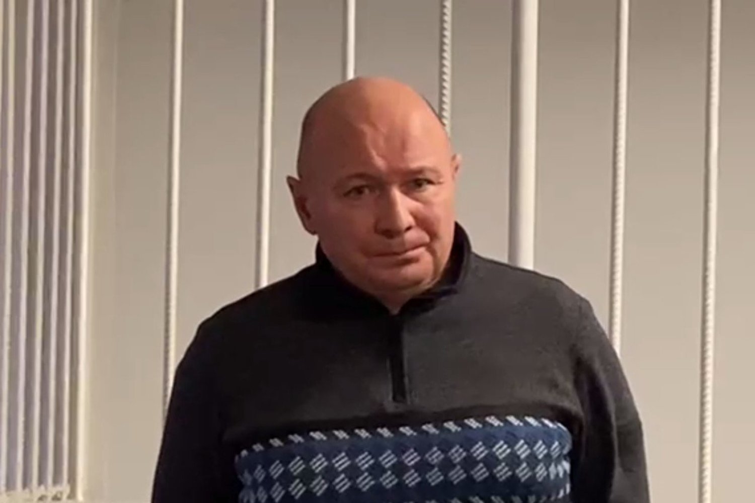 Колония для него опасна Суд Татарстана признал законным суровый приговор тукаевского экс главы Фаила Камаева Позиции обвинения и защиты о чрезмерном строгом наказании в апелляции совпали Напомним 17 ноября 2025 года судья Набережночелнинского судья Ильдар Адгамов оценил 4 годами строгого режима со штрафом в 6 млн рублей семь преступлений Фаила Камаева три злоупотребления полномочиями два превышения их и две взятки Вину ВИП фигурант полностью признавал Его дело рассматривалось в особом порядке с учетом ранее заключенного досудебного соглашения в рамках которого бывший глава свидетельствовал против себя а также бывшего вице премьера Татарстана Энгеля Фаттахова экс главы ПИЗО Тукаевского района Азата Надершина наказан условным сроком за превышение полномочий и подлог и бизнесмена Валерия Чулакова получил 2 5 года колонии общего режима за аферу с обменом участков с ущербом для муниципалитета на 62 млн rv shorts