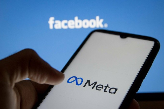 Meta рассматривает возможность открытия представительства в Узбекистане В Национальном агентстве перспективных проектов Узбекистана прошла встреча с представителями компании Meta включающей платформы Facebook Instagram WhatsApp и Threads на которой обсуждались перспективы открытия официального представительства компании в стране и развитие совместных инициатив в цифровой сфере Стороны обсудили меры по предотвращению мошенничества при продвижении и размещении рекламы на платформах Meta а также вопросы монетизации контента и поддержки создателей цифрового контента в Узбекистане От компании во встрече приняли участие Сарим Азиз директор по вопросам государственной политики для Южной и Центральной Азии Сенура Абейвардена руководитель по вопросам государственной политики для Центральной Азии Монголии Шри Ланки и Мальдив Аурора Ли руководитель по взаимодействию с правительствами и социальным инициативам для Центральной Азии Гонконга и Тайваня и Ерасыл Калихан региональный менеджер по вопросам государственной политики для Центральной Азии и Монголии Представители обеих сторон подчеркнули важность налаживания прямого диалога и обмена опытом в области регулирования цифровых платформ защиты пользователей и развития справедливой системы монетизации Особое внимание уделялось вопросам цифровой безопасности прозрачности рекламы и продвижения ответственного поведения в интернете По итогам встречи достигнута договоренность о продолжении сотрудничества и проработке конкретных направлений взаимодействия что открывает возможности для расширения присутствия Meta в регионе и усиления поддержки цифровых инициатив в Узбекистане ТГ канал uzbekvc