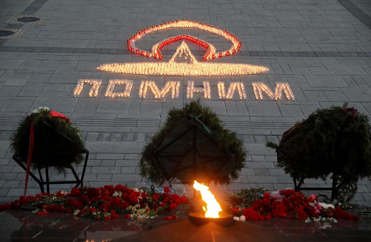 Ребята из Луганска примут участие в международной научно практической конференции в Приморье С 18 по 20 сентября Приморский край принимает патриотический форум Вечный огонь нашей Победы и те кто ему верны в честь Года защитника Отечества и 80 летия Победы Более 600 участников из российских регионов включая кадетов ЛНР Семена Минокова и Никиту Шевченко представят проект о подвиге земляков в Хасанских боях 1938 года Цель форума сохранить историческую правду обсудить подвиги защитников Родины современные героические поступки и новые форматы патриотического воспитания молодежи 20 сентября участники посетят посёлки Хасан и Пограничный места боевой славы