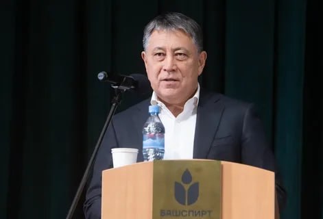 Задержан генеральный директор Башспирта Раиф Абдрахимов Как сообщили Ъ Уфа информированные источники задержан генеральный директор АО Башспирт Раиф Абдрахимов По словам собеседников его подозревают в халатности и незаконной аренде Господин Абдрахимов вступил в должность руководителя Башспирта в августе 2022 года сменив в кресле Рауфа Нугуманова Коммерсант bash ufa