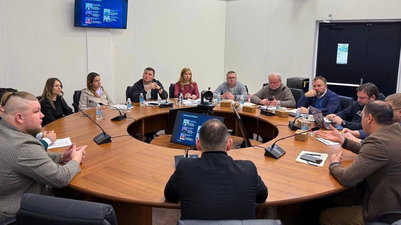 Технопарк Обнинск прибавил в резидентах и доходах Технопарк Обнинск в 2025 году заметно усилил позиции За год здесь стало на 18 компаний больше число резидентов выросло с 31 до 45 Компании технопарка показали серьёзный финансовый рост Их общая выручка увеличилась почти на 70 с 711 9 млн до 1 2 млрд рублей Появилось и 79 новых рабочих мест для специалистов Министр экономического развития Калужской области Анна Королева отмечает Технопарк не просто растет а кратно усиливает влияние на экономику региона Здесь обеспечены инфраструктура экспертиза сопровождение проектов на старте и в период масштабирования Не грузит телеграм Подписывайся на наш канал в МАХ