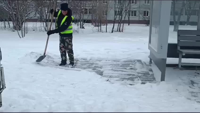 В Рязани продолжается уборка и благоустройство дорог