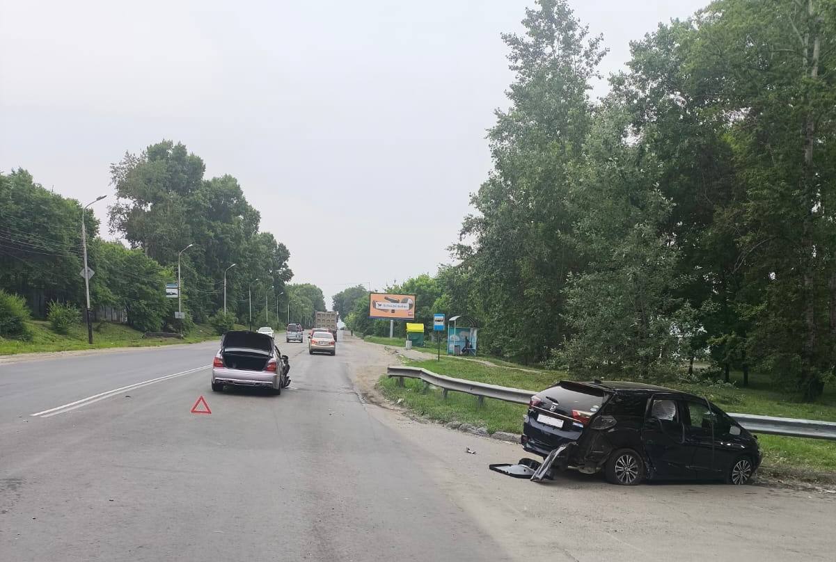 Ребёнок выпал в окно при ДТП Сегодня в Хабаровске на Суворова столкнулись Toyota Aristo и Honda Shuttle. От удара из окна "Хонды" выпал 6-летний ребёнок. Он доставлен в больницу с травмами. Прокуратура проводит проверку. Подписаться Прислать новость