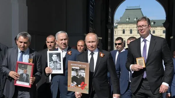 Акция Бессмертный полк пройдет в двух форматах Шествие Бессмертного полка пройдет как в традиционном так и в онлайн формате сообщил начальник управления президента по общественным проектам Сергей Новиков
