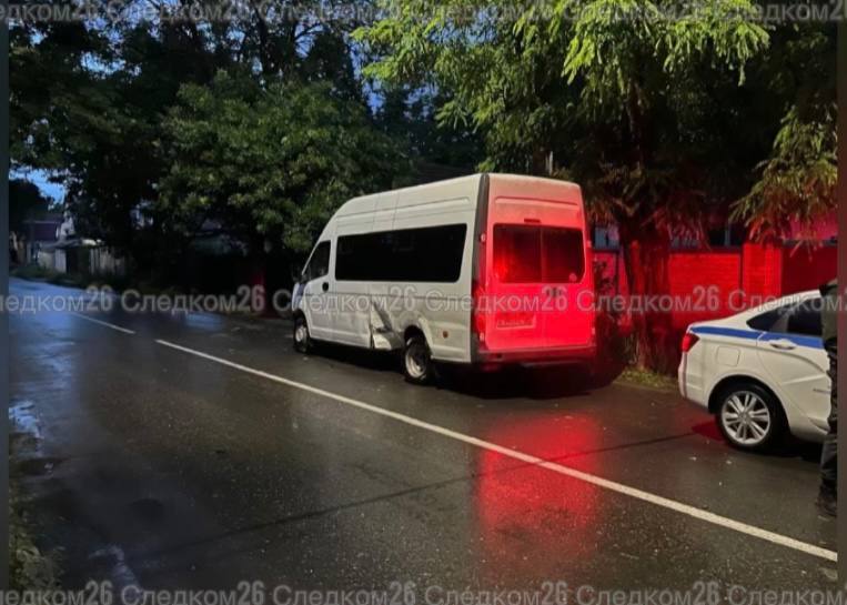Следком проводит проверку после ДТП с пассажирской маршруткой в Ессентуках Сегодня, 23 июня, на пересечении улиц Гоголя и Максима Горького произошла авария с участием маршрутки. Пострадали несколько человек, добавили в краевом Следкоме. «По указанию и.о. руководителя следственного управления Следственного комитета Российской Федерации по Ставропольскому краю В.С. Хорольского в следственном отделе по городу Ессентуки организована проверка на предмет соответствия качества оказываемых услуг по перевозке граждан требованиям безопасности жизни и здоровья потребителей», — сообщили в ведомстве. По результатам проверки примут процессуальное решение.