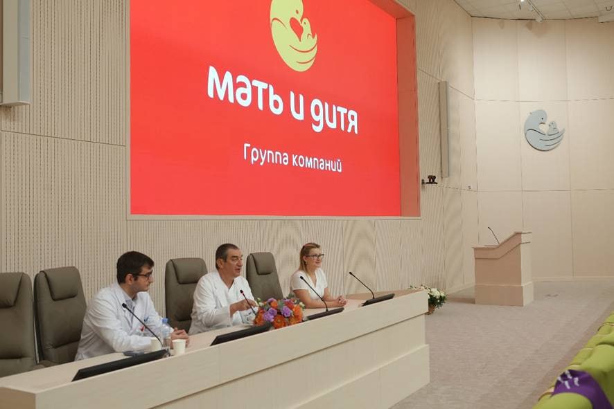 MD Medical - сохранили сильные темпы роста и отличный баланс Выручка за 2 квартал +27% г/г. Рост двузначным темпом и в амбулаторных посещениях, и в стационарном лечении. Количество посещений +53% г/г. Число койко-дней снизилось, но выросло число операций и средний чек на 20-25% г/г. Динамика включает результаты присоединения ГК Эксперт. Но и без него цифры приличные: LFL-выручка +15% г/г. Долга по-прежнему нет, а кэша остается 3,5 млрд руб. Хороший отчет ждем МСФО в августе и рекомендации по дивидендам. Кэша вполне хватает на полугодовую выплату. #Рынок Era Media