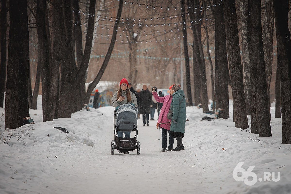 17 парков Екатеринбурга будут бороться за благоустройство на федеральные деньги В мэрии назвали список зеленых зон которые прошли первый этап местного голосования среди жителей В итоге вместо восьми парков до участия решили допустить в два раза больше кандидатов передает корреспондент 66 RU слова директора департамента благоустройства Тамары Благодатковой А именно Преображенский парк 2 очередь 2 этап зеленая зона на бульваре Семихатова вдоль дома 6 сквер у Драмтеатра пл Театральная от Антона Валека до Челюскинцев сквер Авета Тертеряна сквер по улице Никонова за ККТ Космос парк Семь ключей Основинский парк бульвар по улице Мира от Первомайской до Малышева сквер по улице Амундсена от Волгоградской до Бардина парк имени К Е Архипова сквер по улице Сажинской д 6 парк имени 50 летия Советской власти Метеогорка 2 этап бульвар по улице Культуры от Машиностроителей до Фестивальной сквер Дружбы народов парк имени Чкалова по Патриса Лумумбы парк Южный в границах улиц Шварца Фучика набережная реки Исеть от Декабристов до Белинского Планируется что финальный этап голосования пройдет с 15 апреля по 30 мая А вы как считаете какой парк нужно привести в порядок в первую очередь Пишите в комментариях   Новости из Екатеринбурга