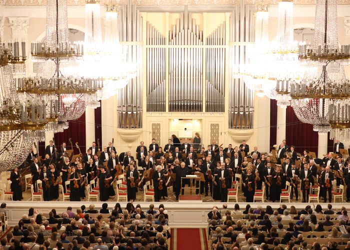 На фестивале Площадь Искусств в Петербурге выступит Светлановский оркестр Под управлением Александра Лазарева 23 декабря он исполнит Одиннадцатую симфонию Дмитрия Шостаковича