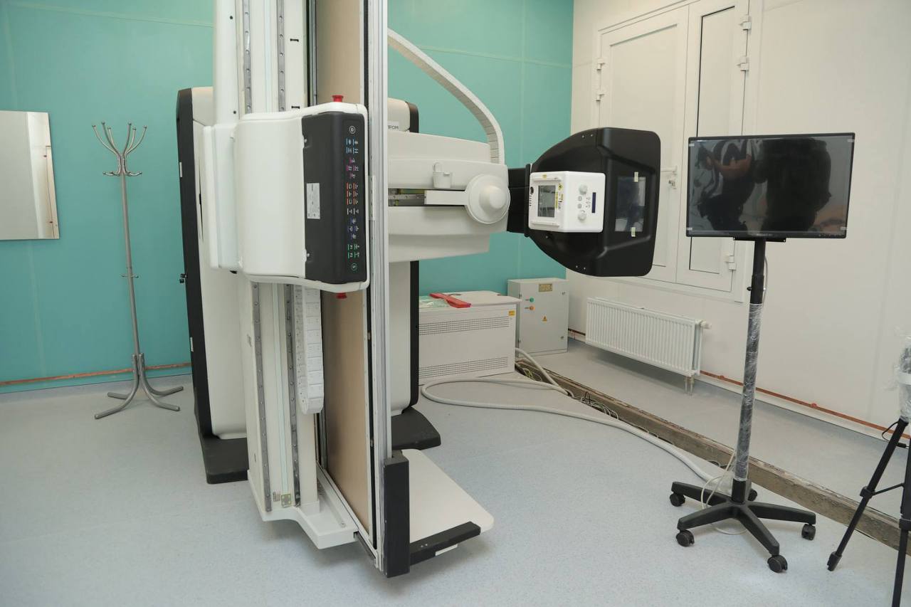 Новая детская поликлиника начнёт свою работу уже в середине октября Сейчас здесь идут последние приготовления Она позволит маленькими жителям Дальнего получать помощь в своём микрорайоне Напомню в прошлом году на рядом мы совместно с правительством открыли новый корпус для взрослого населения Оно рассчитано на 1240 посещений в смену