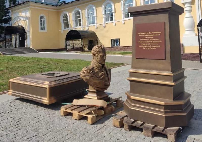 В Пензе депутаты от КПРФ сорвали установку в центре города бюста Государю Императору Александру I Благословенному. Движение "Наследие империи" выступило с инициативой увековечить память Императора, вернувшему Пензе статус губернского города и посетившего оный в 1824 году. Но коммунисты, засевшие в городской Думе, подняли вой накануне дня установки. Мол не согласовали с ними, а если бы и согласовали недостаточно оснований для установки Александру I памятника в городе. Не все правители России удостоили Пензу своим посещением. Но даже если бы Государь и не посетил город, его заслуги перед всей России настолько велики, что памятники ему просто обязаны стоять во всех городах России, имеющих отношение к Отечественной войне 1812 года. При нём Россия впервые столкнулась с коллективным западом, в лице империи Наполеона и еë вассалов, и вышла победителем. Памятник Александру I - это памятник Великой победе и всем кто её приближал, офицерам, солдатам и ополченцам. Но для левых этого недостаточно… #СоюзДроздовцев #Пенза