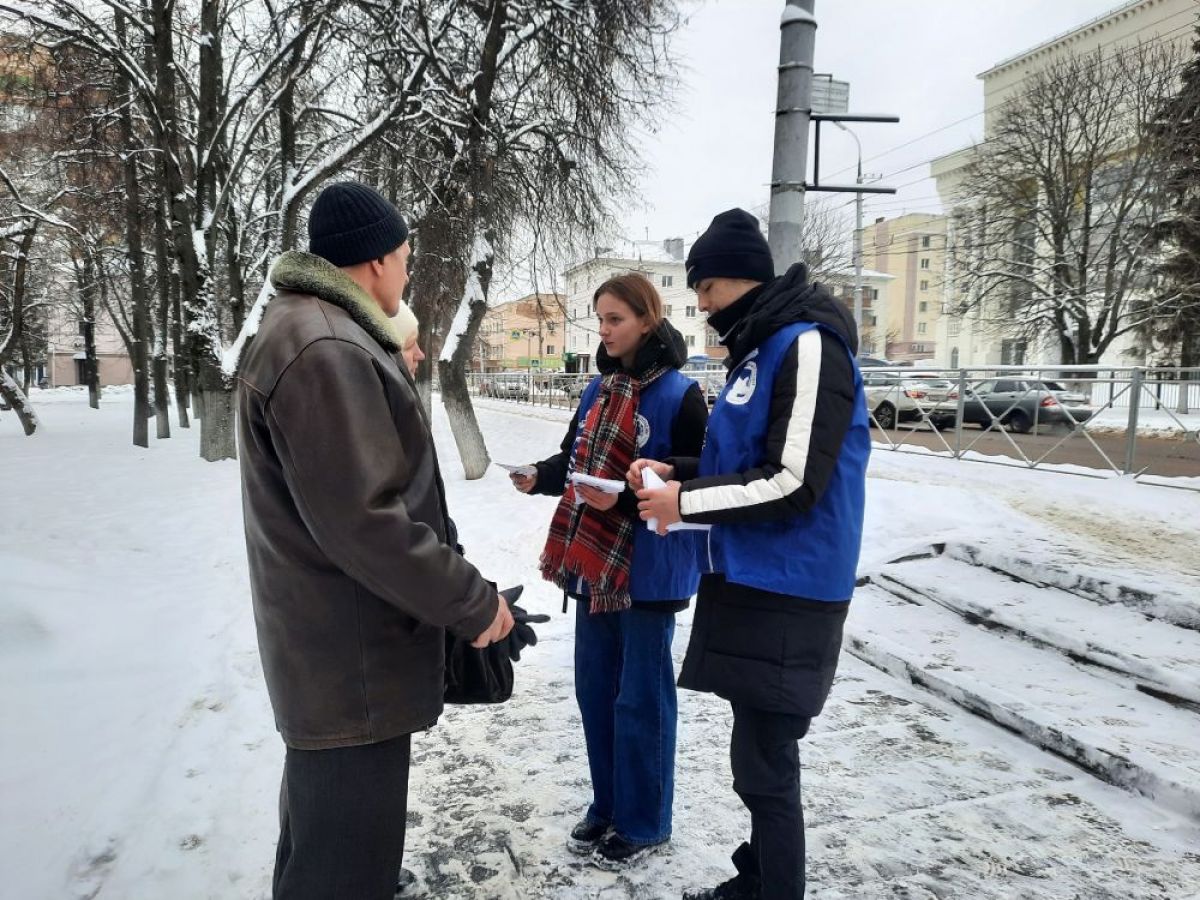 На улицах Орла будут раздавать фронтовые треугольники     В День Героев Отечества, 9 декабря, орловцам расскажут о выдающихся земляках с помощью фронтовых треугольников. Об этом сообщает пресс-служба регионального правительства.  ↗  Прислать новость   Подписаться