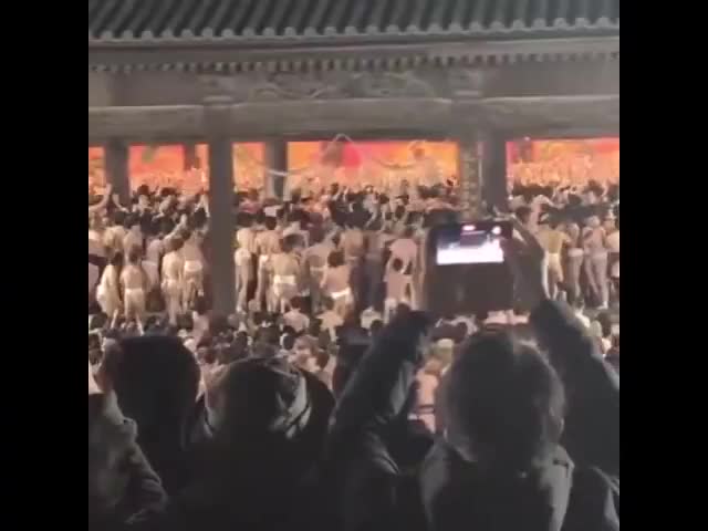 Давка на традиционном голом фестивале в Японии: шесть пострадавших