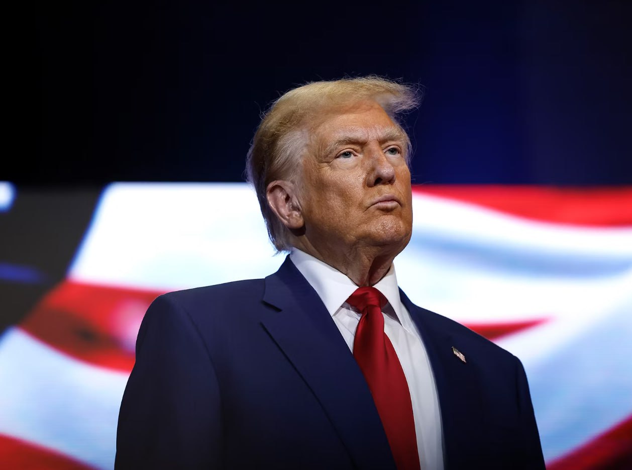 Трамп недоволен Зеленским и Европой Как пишет журнал Atlantic президент США недоволен Владимиром Зеленским и Европой из за их нереалистичных требований по урегулированию конфликта на Украине Им нужно признать что Украине придется лишиться части территории чтобы завершить конфликт говорится в публикации Пресс секретарь Белого дома Каролин Левитт отметила что Вашингтон допускает что Москва и Киев на этом этапе не готовы положить конец конфликту НЕ МОРГЕНШТЕРН