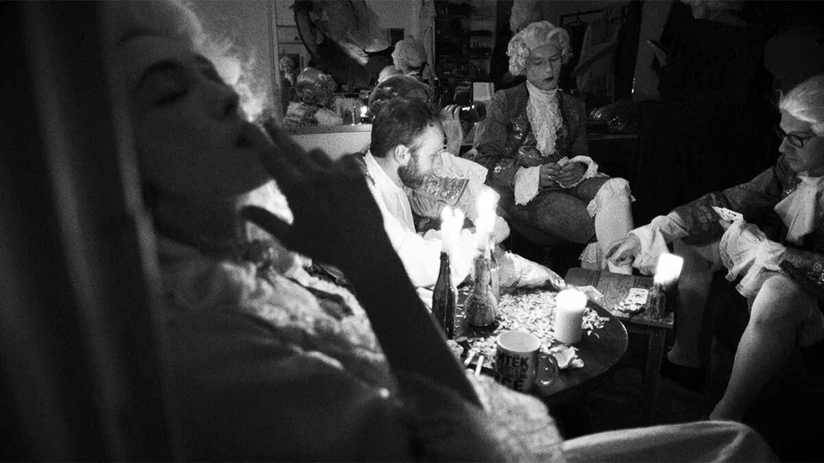 Картины дружеских связей Сони Райзман выйдут в прокат 19 марта Фильм получил приз за лучшую режиссуру и за лучшую женскую роль Мария Карпова на фестивале актуального российского кино Маяк 2025 Прокатом занимается кинокомпания Пионер Предлагаем перечитать интервью Сергея Кулешова с Соней Райзман