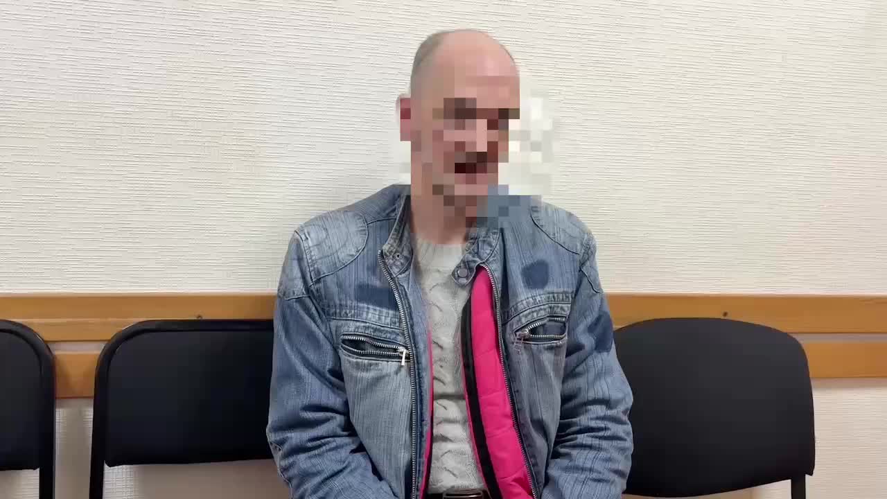 В Омске мужчина в женском парике пытался взломать квартиры