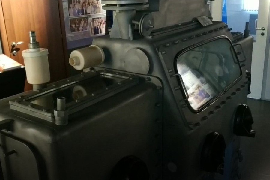 ФСБ задержала сотрудника новосибирского Вектора по делу о взятке Сотрудника новосибирского научного центра Вектор задержали по подозрению в получении взятки на 4 7 млн рублей и хищении бюджетных средств Операцию провели сотрудники ФСБ совместно с прокуратурой Уголовное дело возбуждено по статьям о взятке в особо крупном размере и мошенничестве Подробнее читайте по ссылке     INFOPRO54 Фото пресс служба УФСБ по НСО