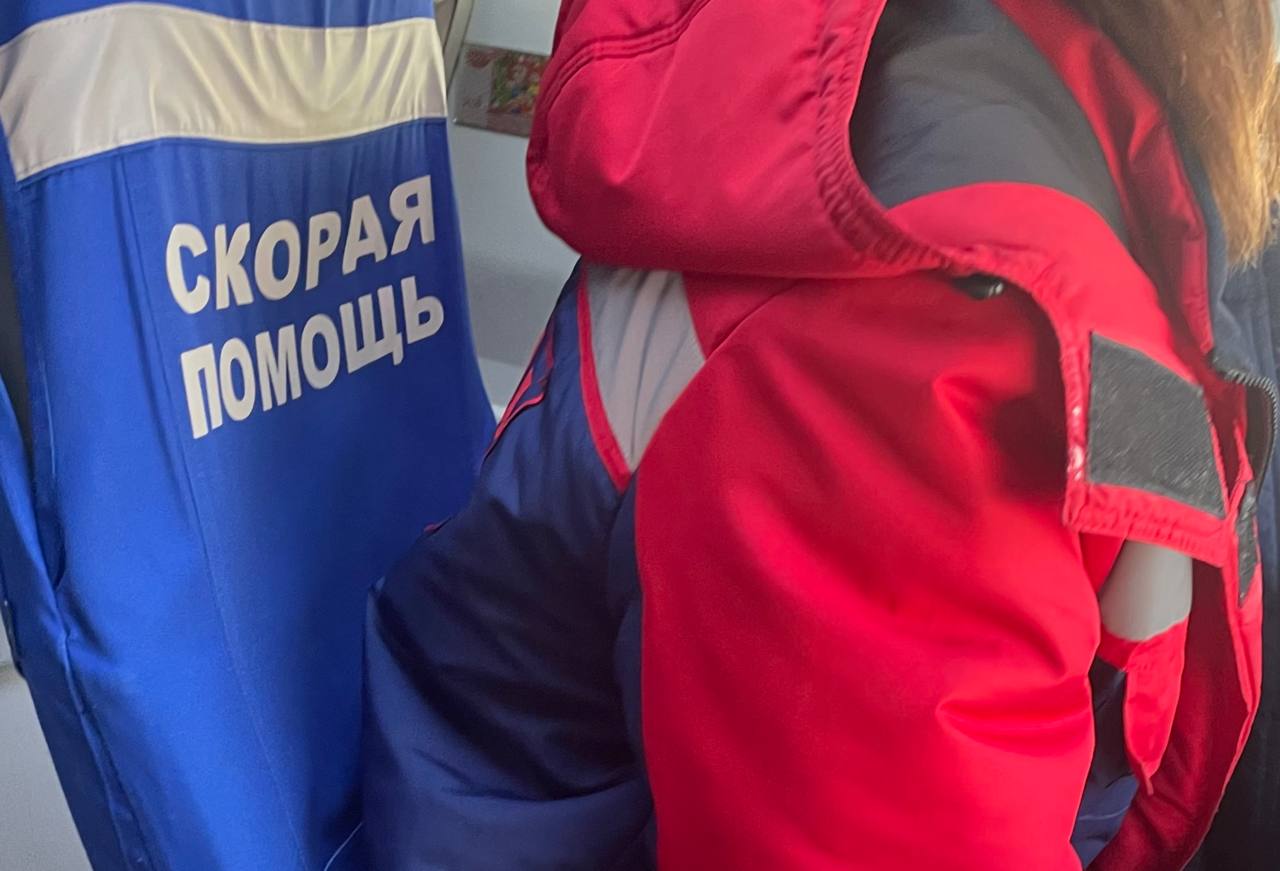 Двое человек получили травмы глаз при запуске фейерверков в новогоднюю ночь Еще троих госпитализировали с переохлаждением 8 празднующих увезли с больницы с тяжелыми алкогольными отравлениями подвели итоги новогодней ночи в региональном минздраве Новости Омска Подписаться