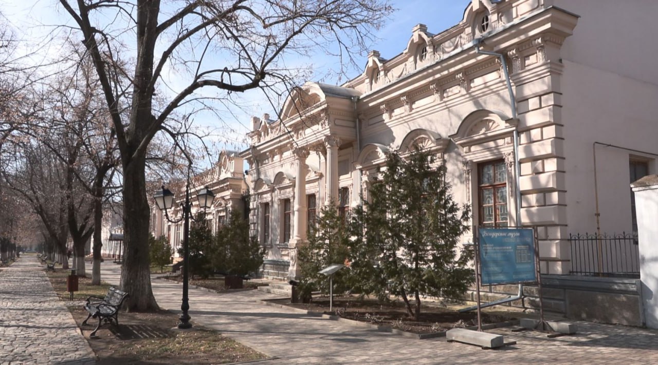 Вниманию горожан и гостей города Бендерский историко краеведческий музей в субботу 7 февраля будет закрыт из за непогоды Вместо этого в среду 11 февраля обычно выходной день музей будет открыт для посетителей